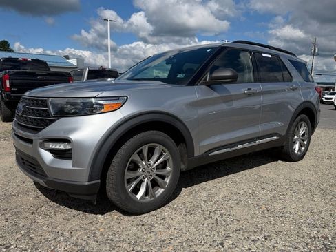 Used 2020 Ford Explorer XLT w/ Equipment Group 202A AWD/4WD image 1
