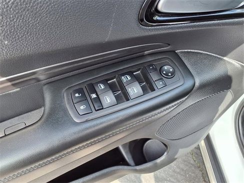 Used 2023 Dodge Durango SXT image 12