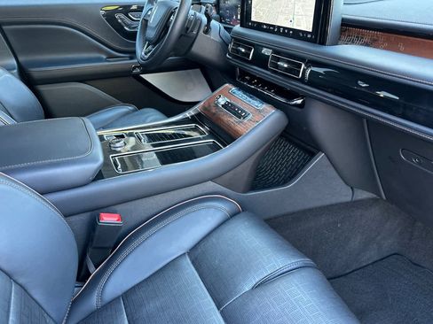Certified 2025 Lincoln Aviator Black Label image 17