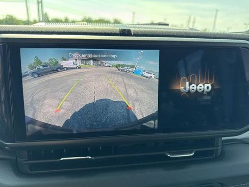 Used 2024 Jeep Wrangler Unlimited Sahara image 21