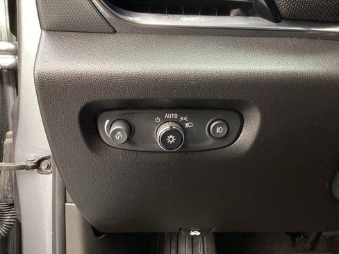 Used 2020 Chevrolet Traverse Premier FWD image 34