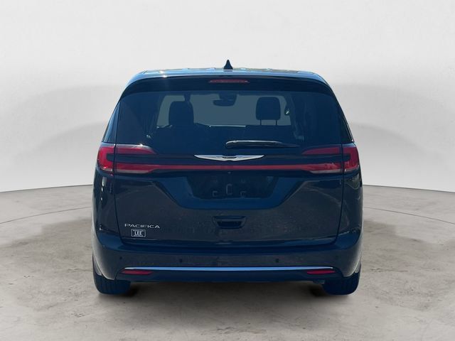 Used 2023 Chrysler Pacifica Touring-L FWD image 4