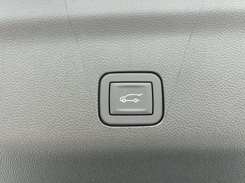 New 2026 Chevrolet Suburban Premier image 17