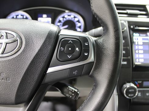 Used 2016 Toyota Camry XLE w/ Convenience Package image 10