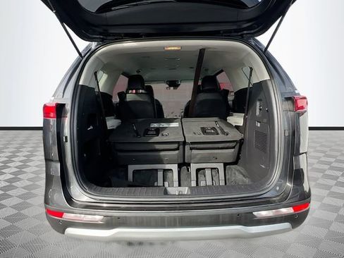 Used 2024 Kia Carnival LX FWD image 25