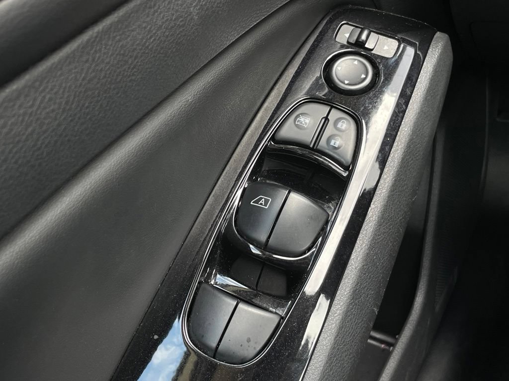 Used 2023 Nissan Altima 2.5 SV FWD image 11