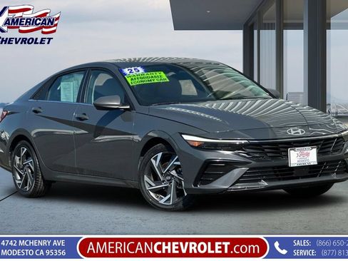 Used 2025 Hyundai Elantra SEL FWD image 1