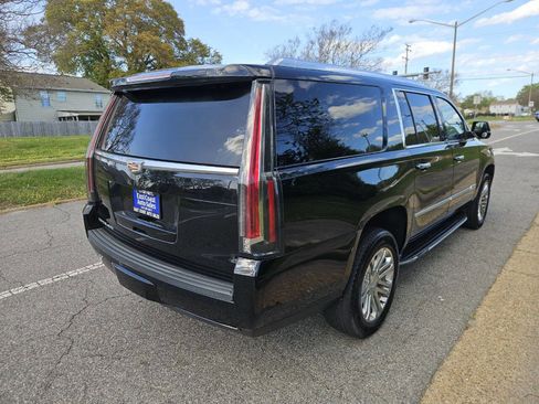 Used 2019 Cadillac Escalade ESV 4WD image 5