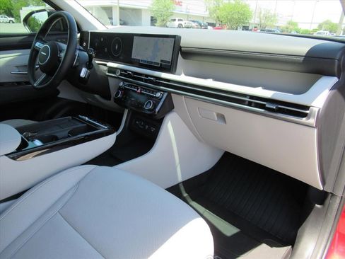 Used 2025 Hyundai Tucson Limited FWD image 11