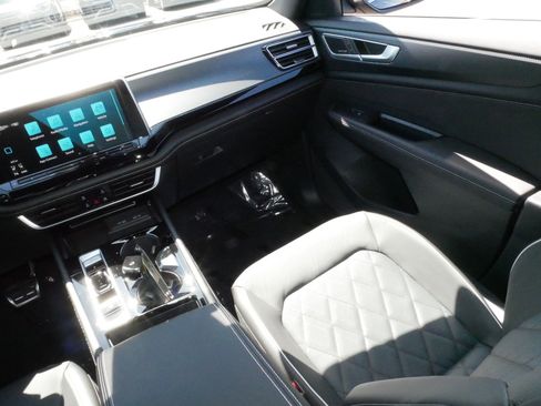 Used 2024 Volkswagen Atlas Cross Sport SEL Premium R-Line image 11