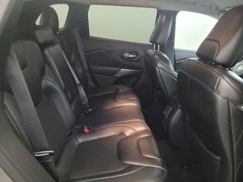 Used 2019 Jeep Cherokee Latitude Plus AWD/4WD image 19