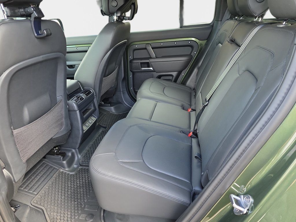 New 2026 Land Rover Defender 110 X-Dynamic SE AWD/4WD image 11