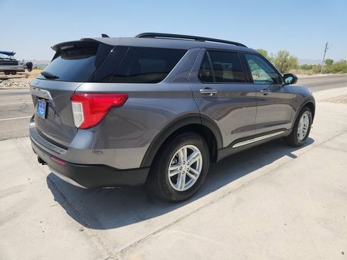 Used 2022 Ford Explorer XLT w/ Equipment Group 202A image 5
