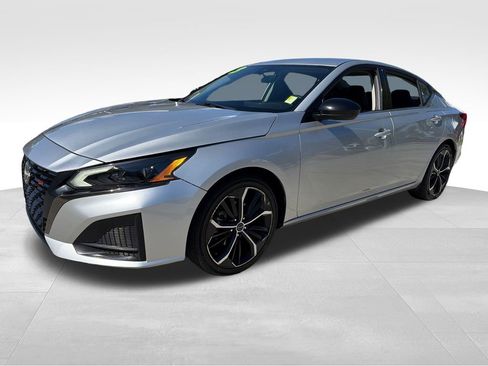 Used 2023 Nissan Altima 2.5 SR FWD image 3