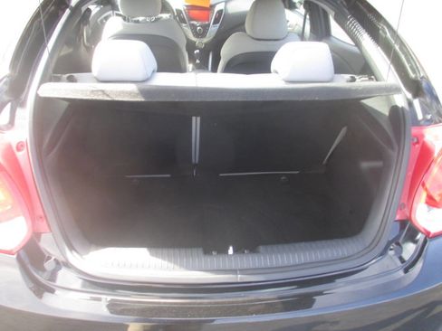 Used 2012 Hyundai Veloster image 12