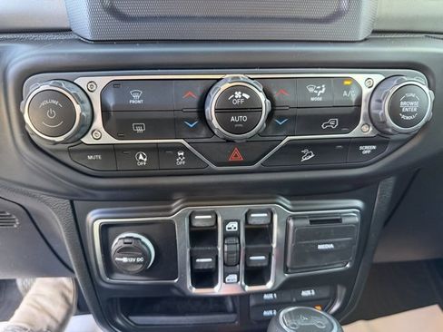 Used 2020 Jeep Wrangler Unlimited Sport S image 24