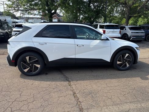 New 2025 Hyundai Ioniq 5 SEL image 8