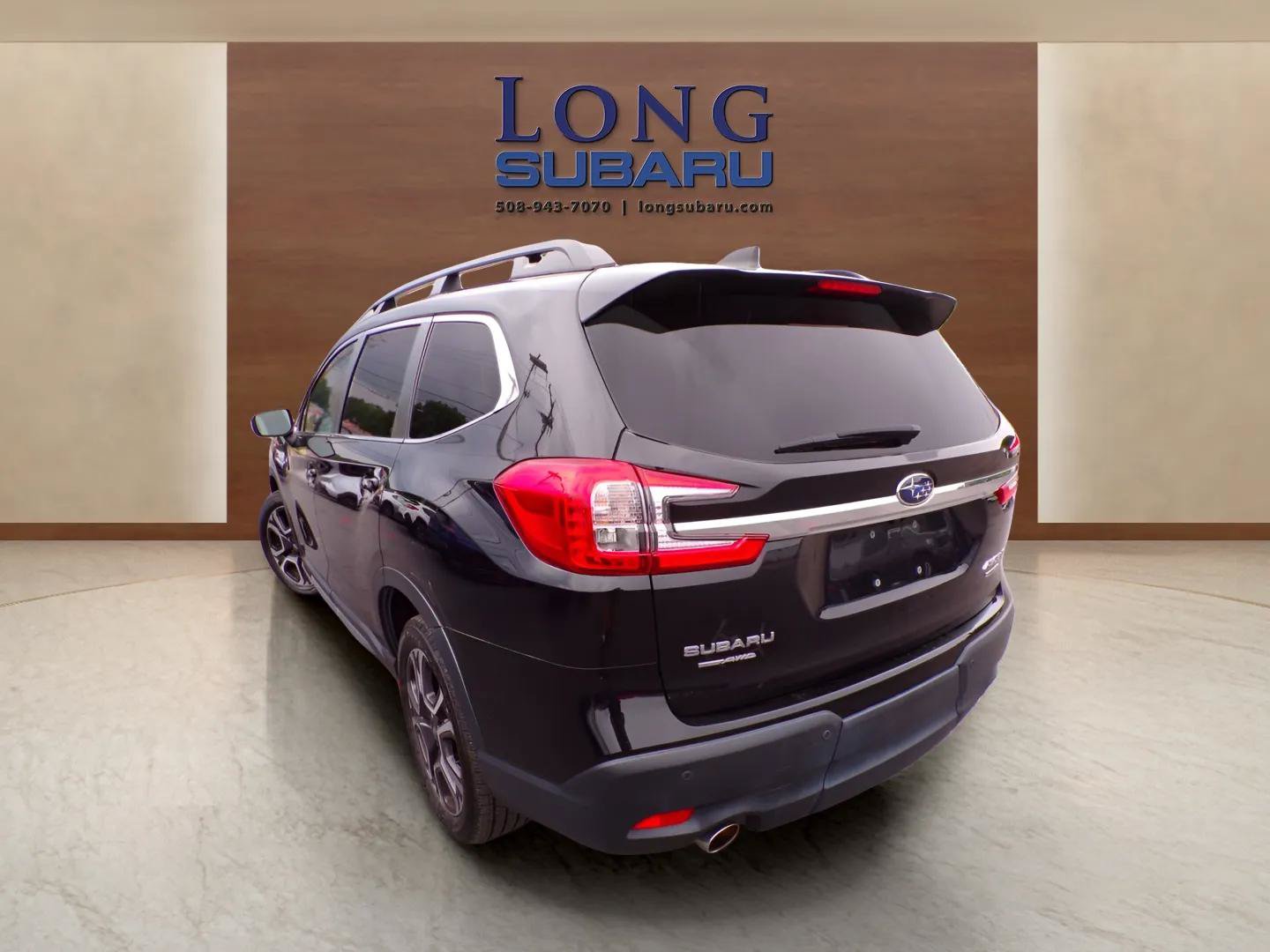 Used 2023 Subaru Ascent Limited AWD/4WD image 2