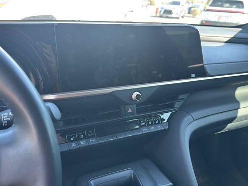 Used 2023 Toyota Crown AWD/4WD image 4