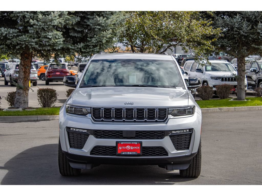 New 2026 Jeep Grand Cherokee Limited AWD/4WD image 3