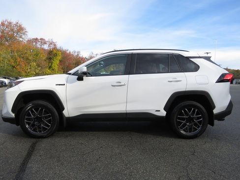 Used 2021 Toyota RAV4 XLE image 9