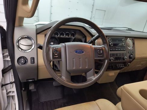 Used 2011 Ford F250 Lariat w/ Lariat Interior Pkg image 4