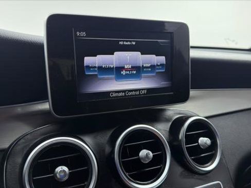 Used 2019 Mercedes-Benz GLC 350e 4MATIC image 31