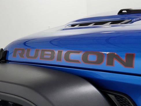 Used 2024 Jeep Wrangler Rubicon w/ Convenience Group image 10