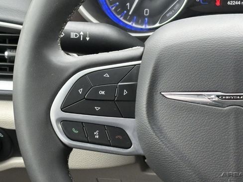 Used 2023 Chrysler Voyager LX FWD image 10