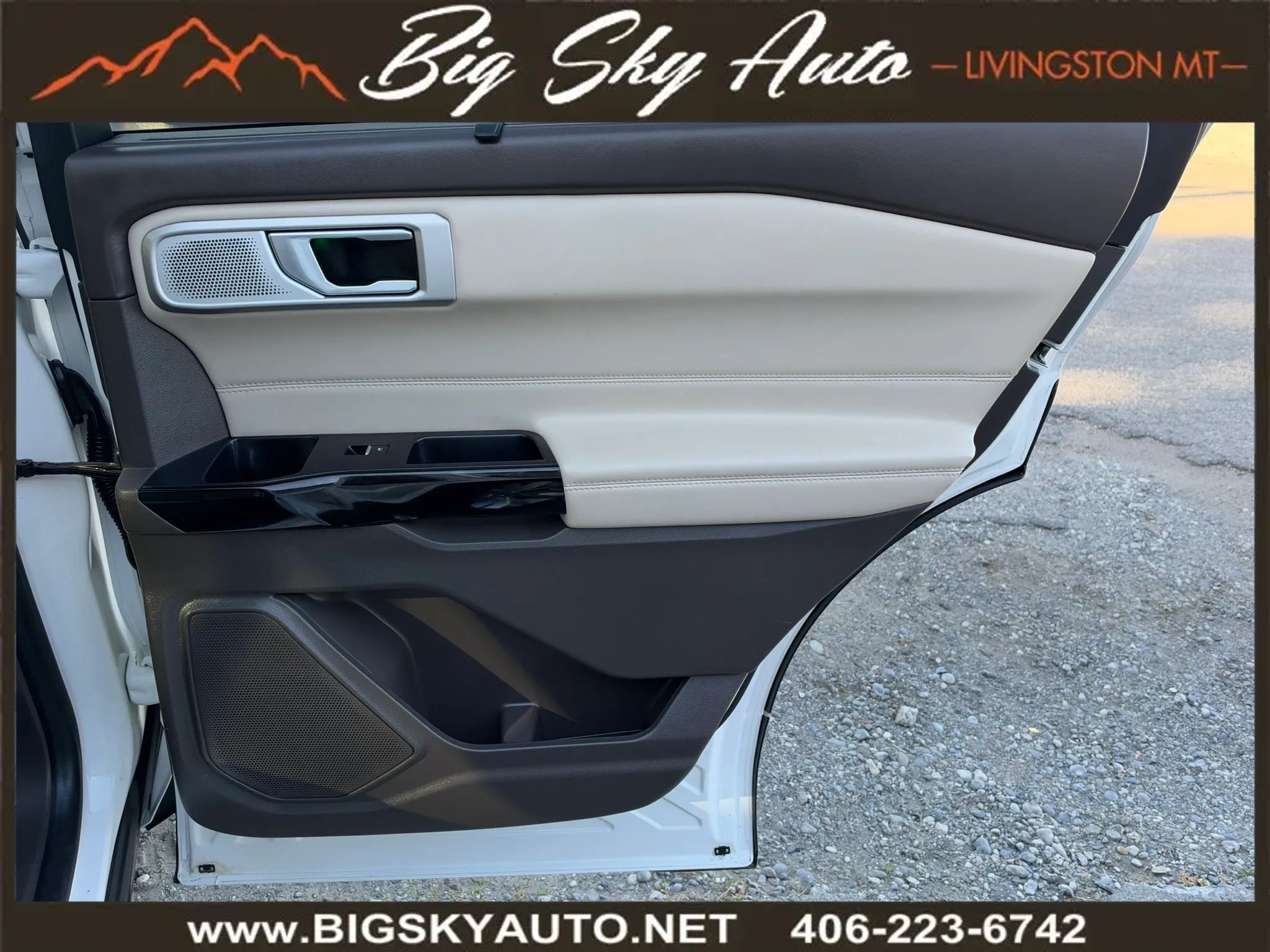 Used 2022 Ford Explorer Platinum w/ Equipment Group 601A AWD/4WD image 21
