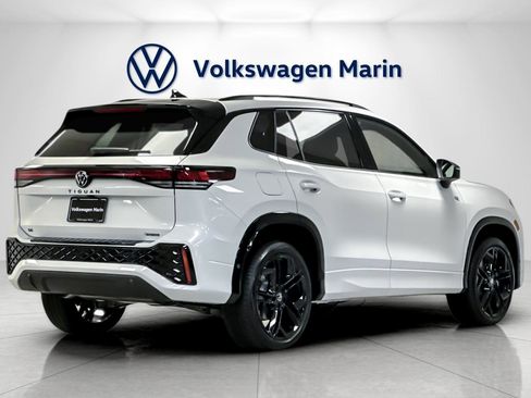 New 2026 Volkswagen Tiguan SE R-Line image 5