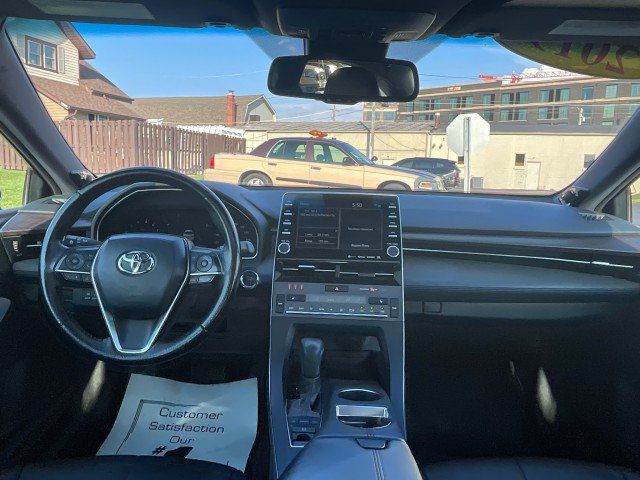 Used 2019 Toyota Avalon XLE w/ Moonroof Package FWD image 9