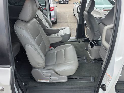 Used 2017 Toyota Sienna XLE w/ XLE Navigation Package image 30