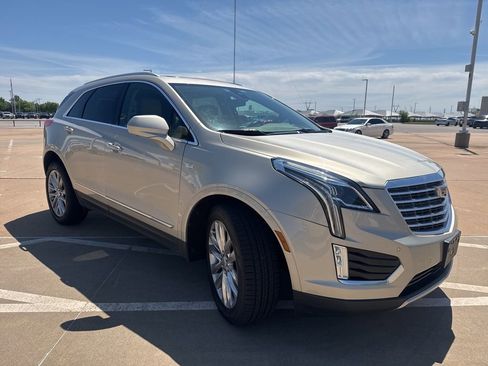 Used 2017 Cadillac XT5 Platinum image 4