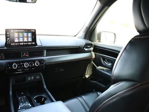 Used 2023 Honda Pilot TrailSport image 21