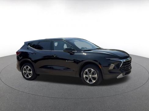 Used 2026 Chevrolet Blazer LT FWD image 2