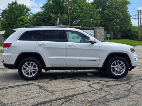 Used 2017 Jeep Grand Cherokee Laredo w/ Quick Order Package 23E AWD/4WD image 7