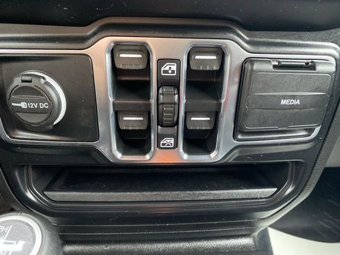 Used 2022 Jeep Wrangler Unlimited Sahara AWD/4WD image 34