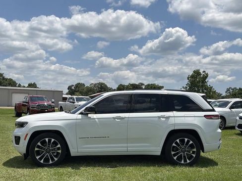 Used 2022 Jeep Grand Cherokee Overland AWD/4WD image 12