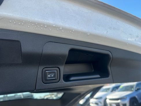 Used 2017 GMC Acadia SLE image 13