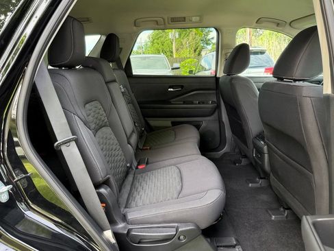 Used 2022 Nissan Pathfinder S AWD/4WD image 16