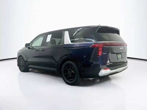 Used 2025 Kia Carnival FWD image 5