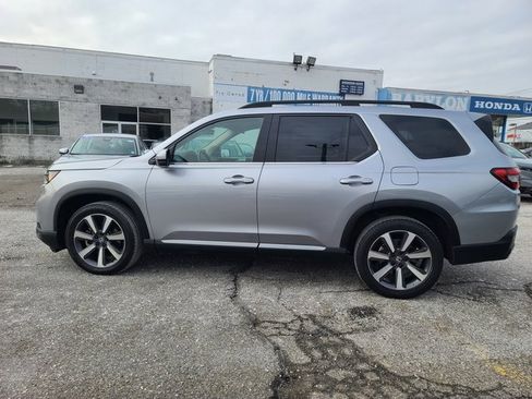 Certified 2023 Honda Pilot Touring image 2