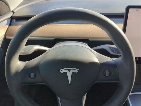 Used 2023 Tesla Model Y Long Range image 30