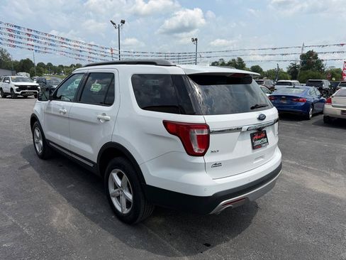 Used 2017 Ford Explorer XLT w/ Equipment Group 201A AWD/4WD image 8