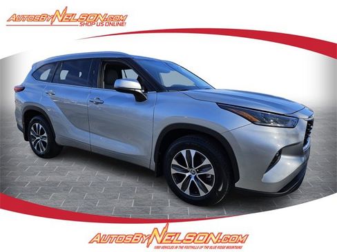 Used 2021 Toyota Highlander XLE image 1