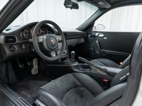 Used 2007 Porsche 911 GT3 RWD image 4