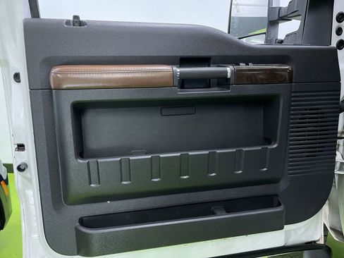 Used 2013 Ford F350 Platinum w/ Platinum Pkg image 17