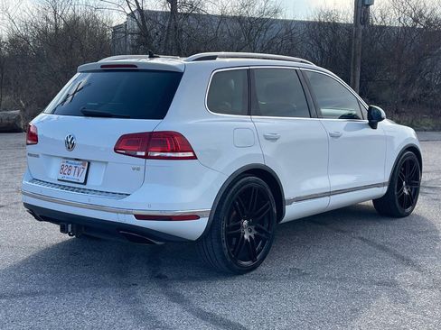 Used 2016 Volkswagen Touareg VR6 image 8