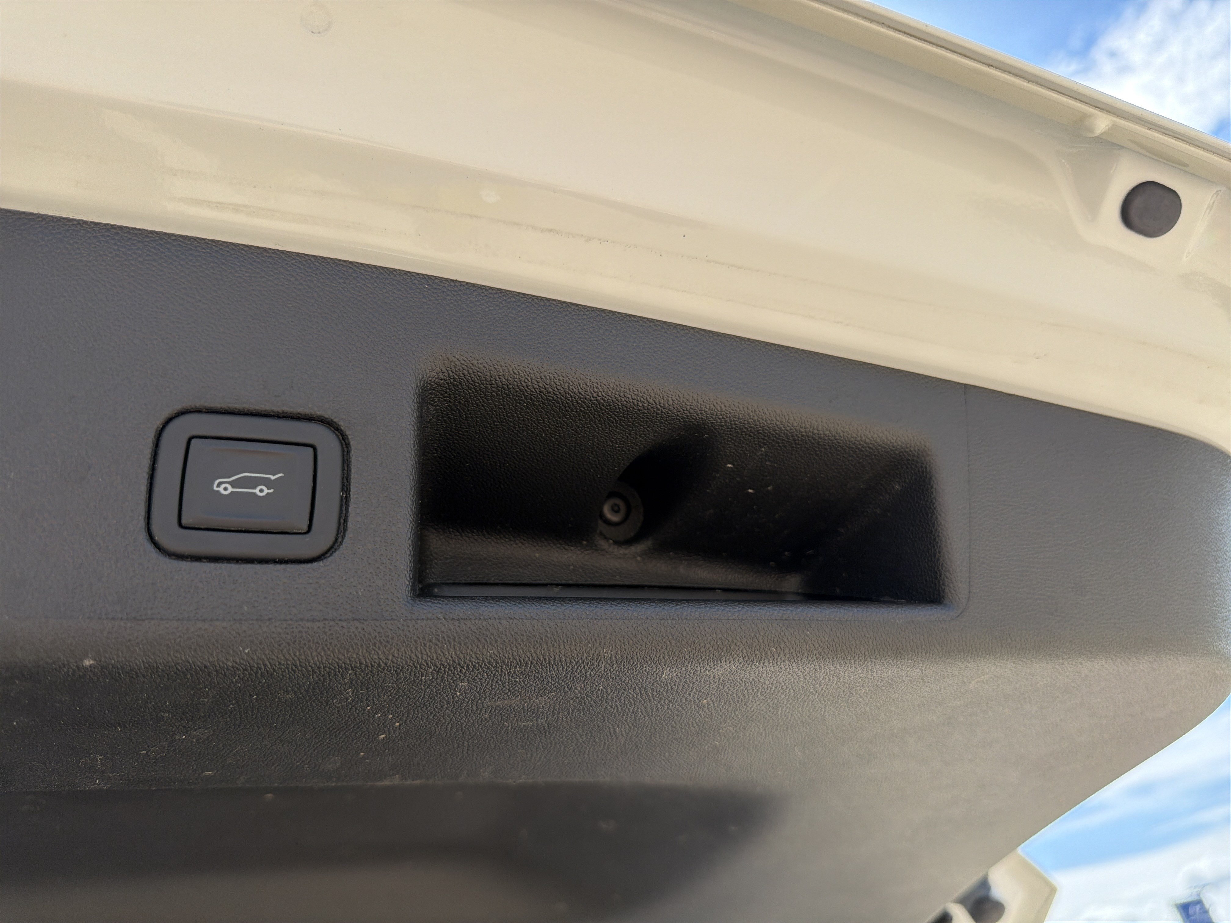 Used 2023 Chevrolet Equinox RS w/ RS Leather Package FWD image 27